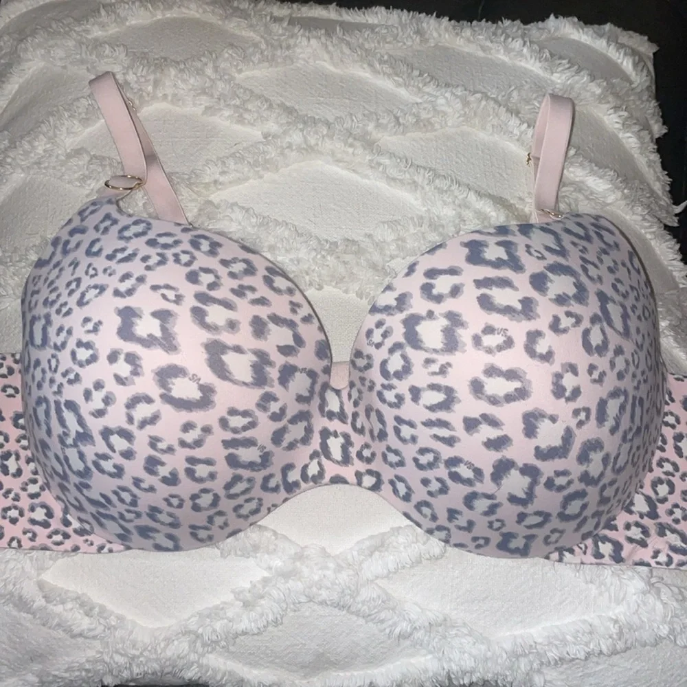 Like New! 38D VS Incredible Push Up - Picture 6 of 6